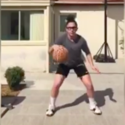 Viens jouer au basket avec nous - coach Laura - Training Stephen Curry ;-)